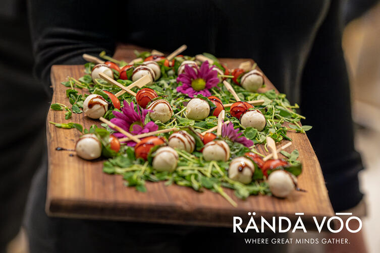 RÄNDĀ VO͞O Business Events | Ottawa